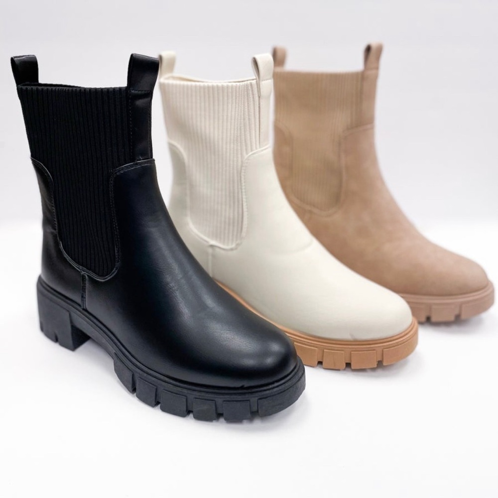 Size 6 new in box chelsea style boots.